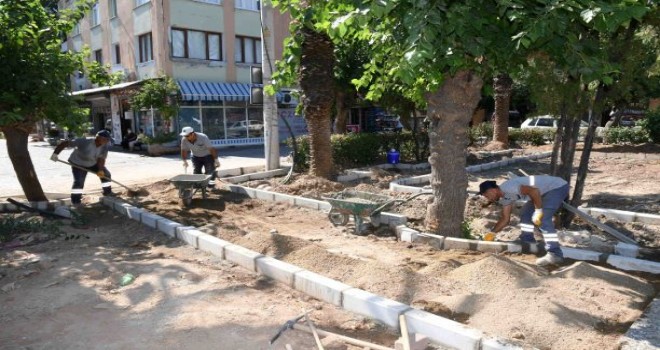 Karabağlar’da park yenilemeleri hız kesmiyor