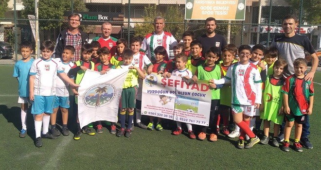 Şefiyad'tan Bostanlıspor futbol alt yapısına top desteği