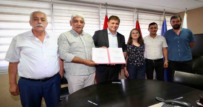 Karşıyaka Belediyesi'nde toplu iş sözleşmesi imzalandı