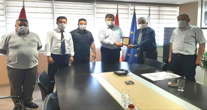 Berberlerden Başkan Tugay'a plaket