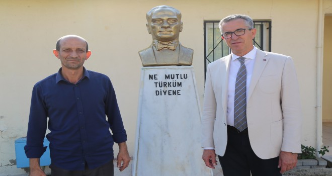 Tahrip edilen Atatürk büstünü  Gaziemir Belediyesi yeniledi