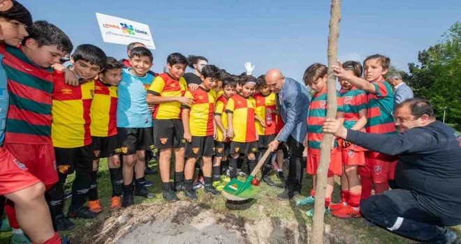 Başkan Soyer küçük sporcularla buluştu
