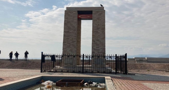 Karşıyaka Belediyesi'nden Çanakkale Şehitleri Anıtı cevabı