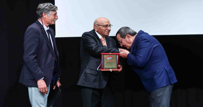 Mustafa Necati Öğretmenlik Onur Ödülü Mevlüt Kaplan’a verildi