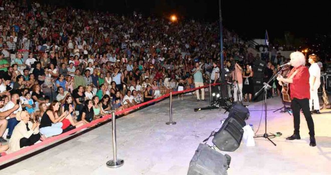 Çiğli’de zafer coşkusu Yeni Türkü ile kutlandı