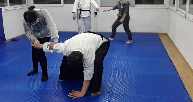 Bostanlıspor’da genç kadınlara aikido savunması