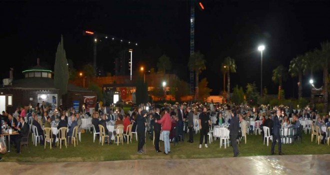 MHP Karşıyaka Cumhuriyet'i coşkuyla kutladı