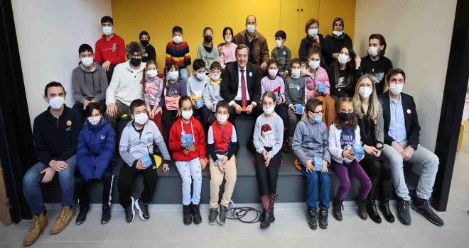 Çocuklar öğrenme ve keşfetme heyecanını Başkan Batur’la paylaştı
