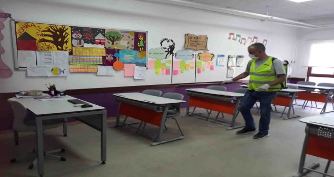 Bergama’da tüm okullar LGS sınavı için dezenfekte edildi