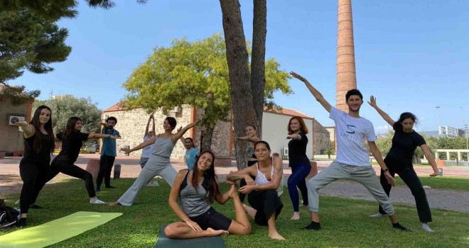 İzmir Büyükşehir’den yoga etkinliği