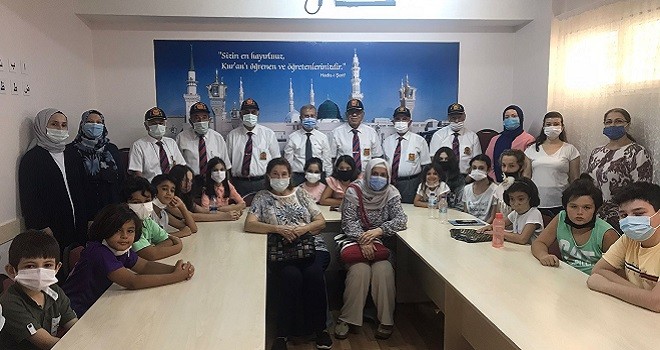Karşıyaka Müftülüğü'nden Vatan ve Bayrak Sevgisi etkinliği