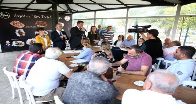 Başkan Tugay yatık bina sakinleri ile Vali’ye gidecek