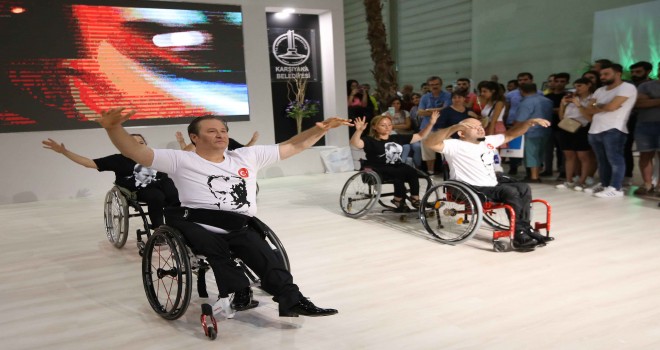 Karşıyaka’da engeller dansla aşılıyor