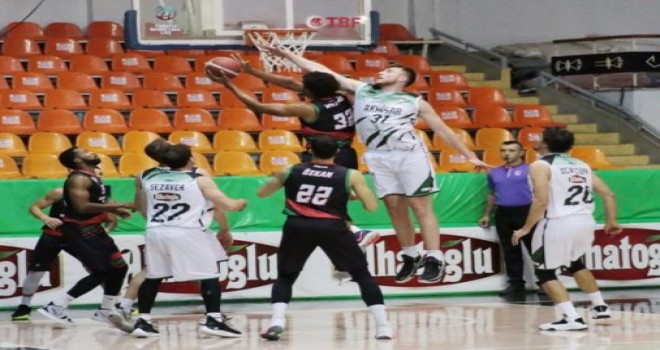 Bornova Belediyesi Karşıyaka galibiyetle başladı