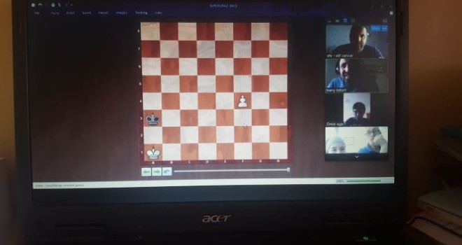 Çiğli Belediyesi’nden çocuklara online satranç kursu