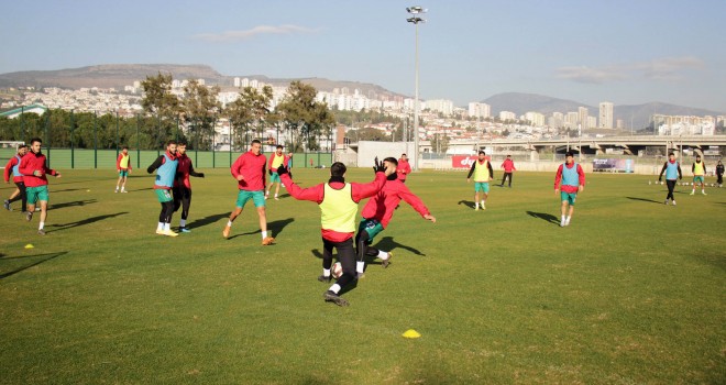 Karşıyaka seriyi 3 maça çıkarmak istiyor