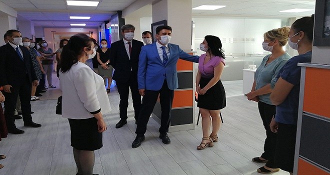 Genel Müdür Karşıyaka Nüfus Müdürlüğü'nü ziyaret etti