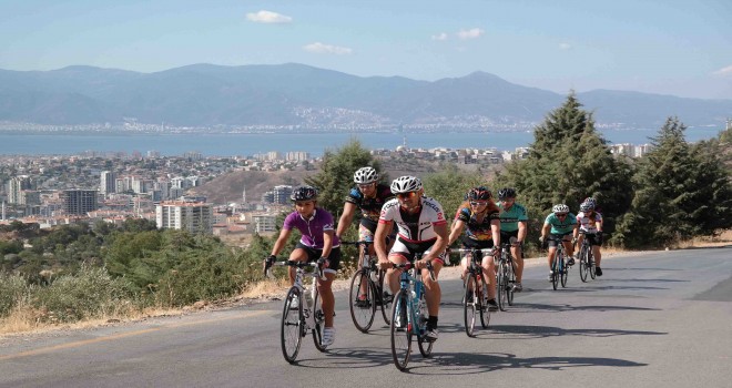 Karşıyaka'nın Yol Yarış Bisiklet Takımı yola çıkıyor