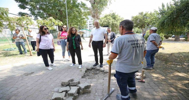 Karşıyaka'daki parklarda revizyon çalışmaları sürüyor