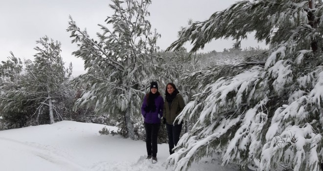 Karşıyakalıların Yamanlar Dağı'ndaki kar sevinci