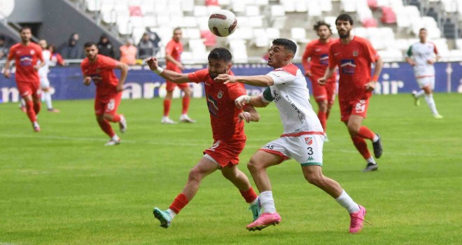 Kaf Kaf'ta Ferdi Burgaz dikkat çekti