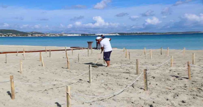 Ilıca Plajı’nda ''Sosyal Mesafe Locası''