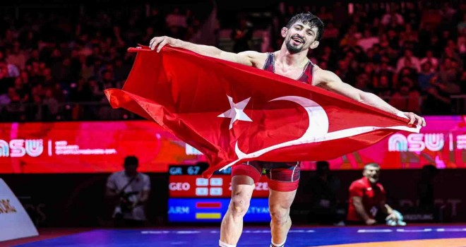 İzmirli Kerem Kamal dünya şampiyonu