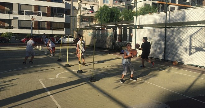 Bostanlıspor Yaz Basketbol Okulu açık havada...