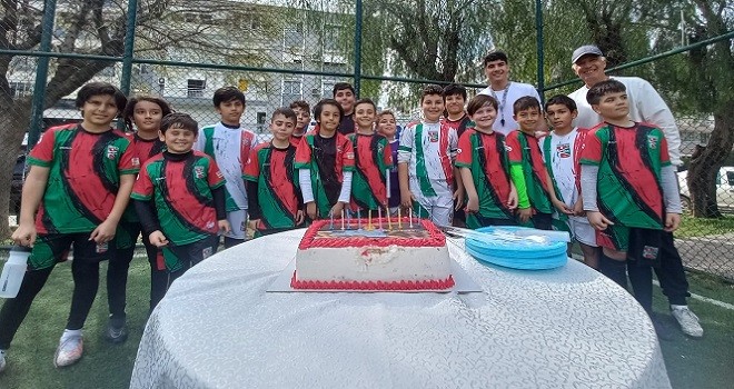 Antrenmanda sürpriz doğum günü kutlaması…