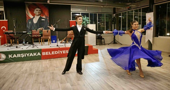 Karşıyaka'da coşku dolu Cumhuriyet kutlaması