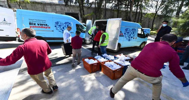 İzmir Büyükşehir 176 bin 500 kişilik iftar yemeği dağıttı