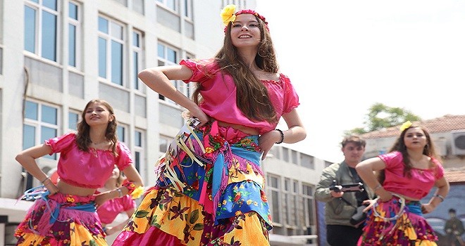 Karşıyaka Belediyesi Roman Şenliği düzenledi