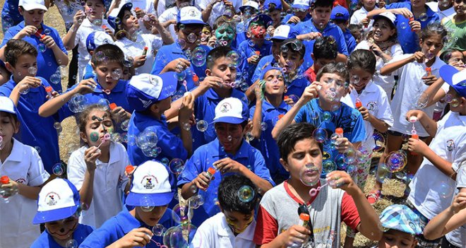 Abla ve ağabeyler, köylerdeki kardeşleriyle buluşuyor