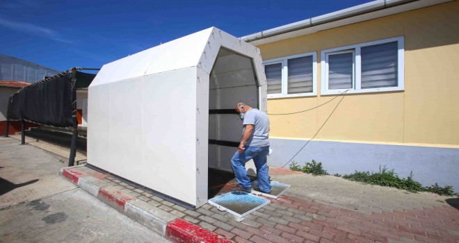 Karabağlar Belediyesi'nden dezenfeksiyon tüneli