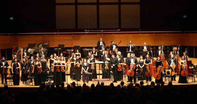 İzmir Oda Orkestrası dünyaca ünlü sanatçılarla sahne aldı