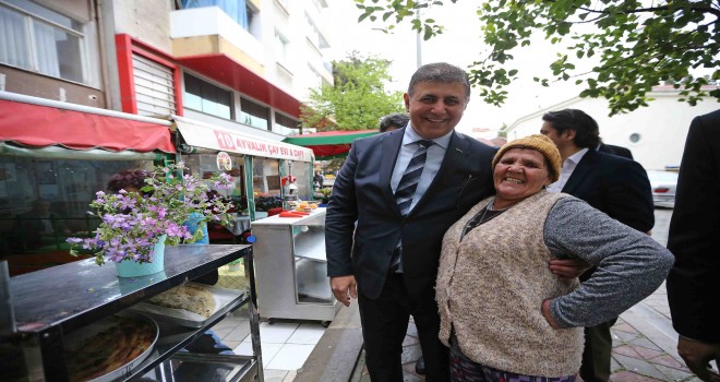 Başkan Tugay’dan yaşlılara ''Yalnız değilsiniz'' mesajı