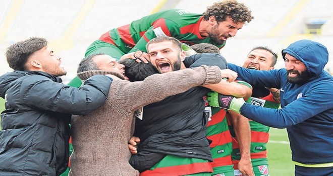 Karşıyaka üç isimle görüştü