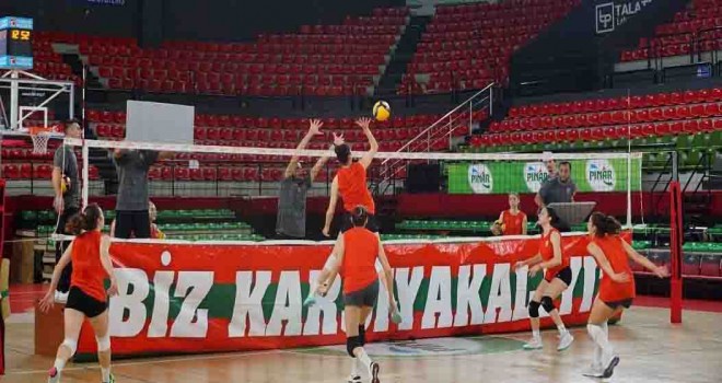 Karşıyaka filede Yeşilyurt karşısında