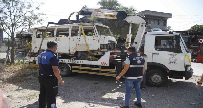 Konak’ta hurda araç operasyonu
