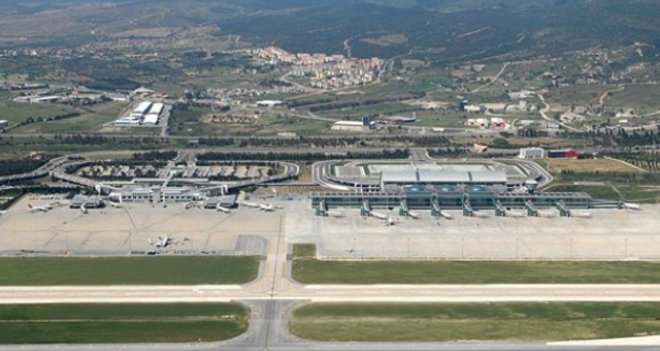 Adnan Menderes Havalimanı pistinde erkek cesedi