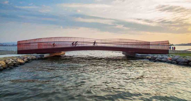 Bayraklı yaya köprüsüne  uluslararası tasarım ödülü