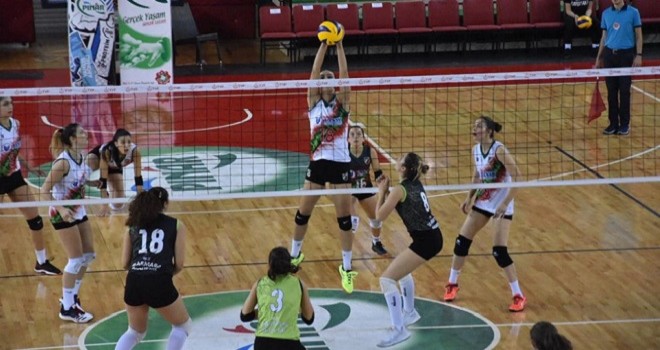 Karşıyakalı kızlar Marmara'yı rahat geçti...