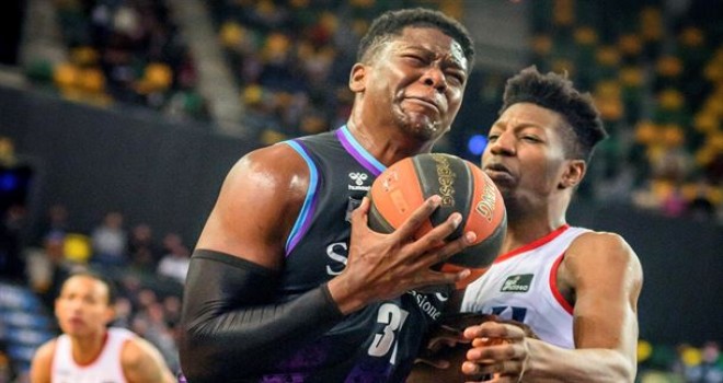 Pınar Karşıyaka'ya Dominikli uzun