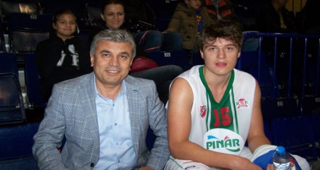 Ak Parti İlçe Başkanı Ailecek sporcu...