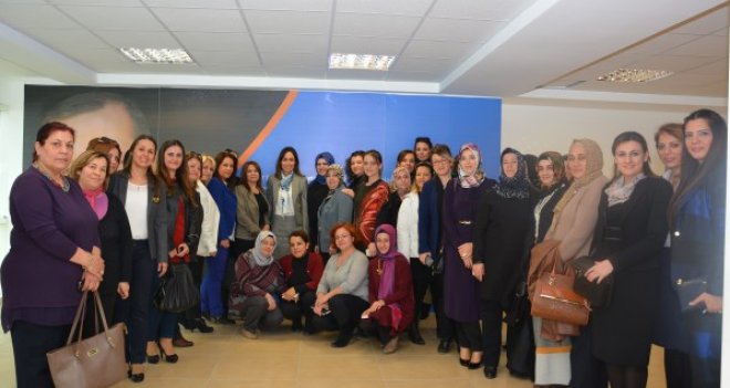 AK Parti İzmir İl Kadın Kolları hızlı başladı