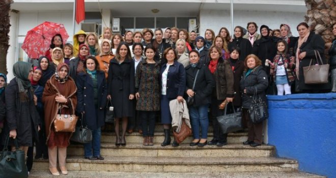 AK Parti İzmir İl Kadın Kolları seçim çalışmalarına Kiraz'dan başladı