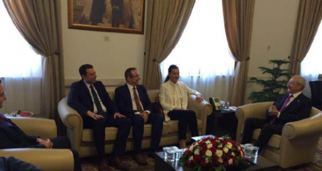 AK Parti İzmir milletvekilleri Kılıçdaroğlu'nu ziyaret etti