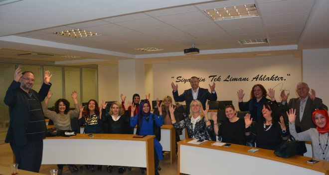 AK Partililer, işaret dili öğrenecek