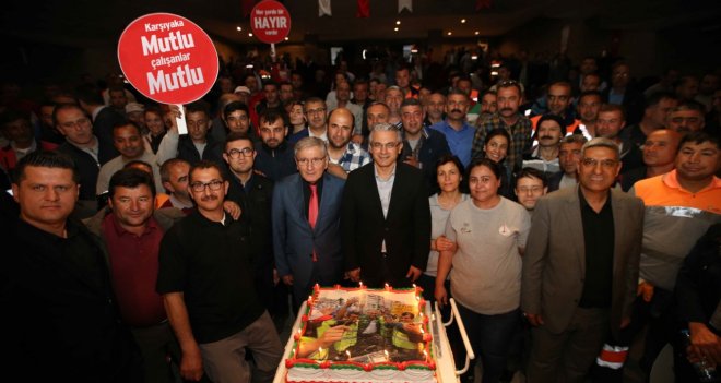 Akpınar işçilerle kucaklaştı