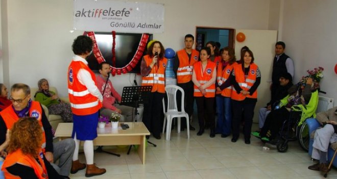 Aktiffelsefe Karşıyaka gönüllüleri gönül aldı